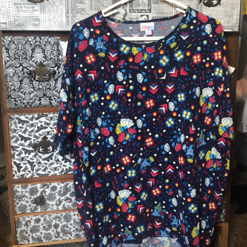 Lularoe Irma tee